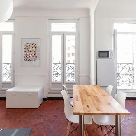 Apartment Charmant T2 Proche Des Terrasses Du Port